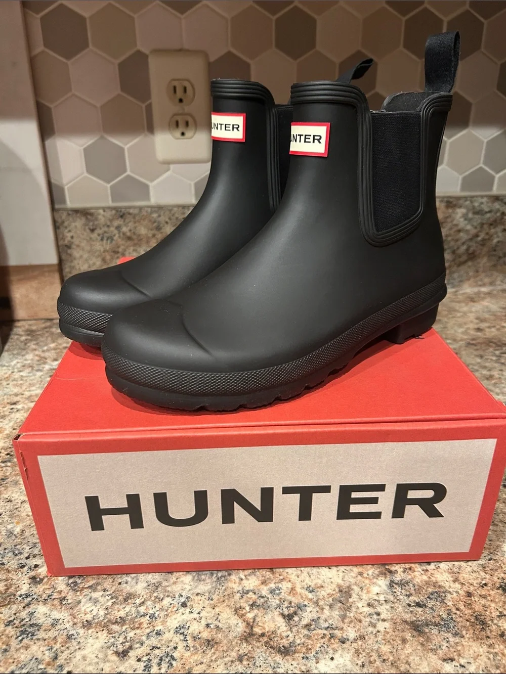 New in Box Hunter Original Chelsea Boots- Black US 9